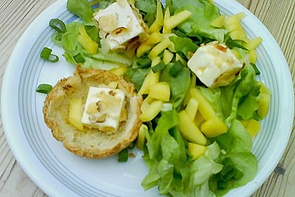 Blattsalat mit Mango und Schafskäse 48