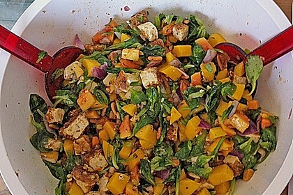 Blattsalat mit Mango und Schafskäse 32
