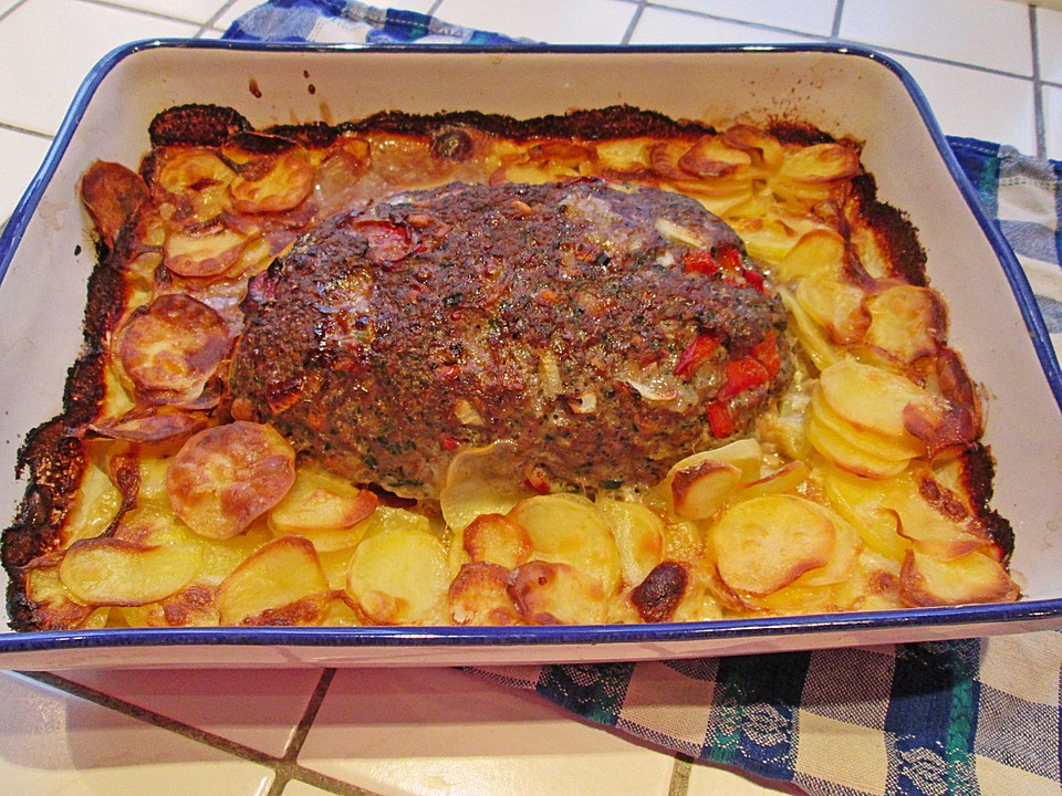 Hackbraten auf Kartoffelgratin (Rezept mit Bild) von MReinart | Chefkoch.de