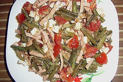 Bohnensalat mit  Ei, Tomate und Wurst 1