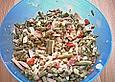 Bohnensalat mit  Ei, Tomate und Wurst