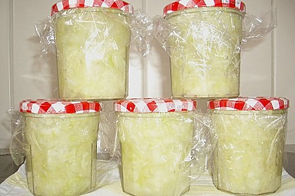 Sauerkraut in einem Glas selbst gemacht 37