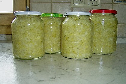 Sauerkraut in einem Glas selbst gemacht 17