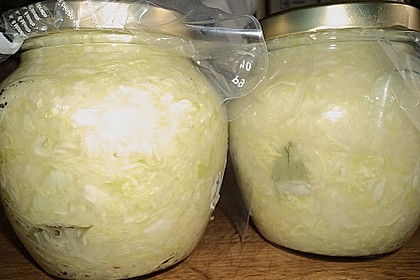 Sauerkraut in einem Glas selbst gemacht 39