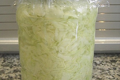 Sauerkraut in einem Glas selbst gemacht 45
