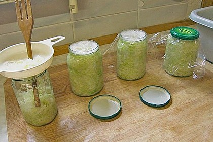 Sauerkraut in einem Glas selbst gemacht 8