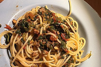 Scharfe Hackfleischsauce mit Spinat 1