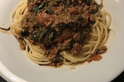 Scharfe Hackfleischsauce mit Spinat
