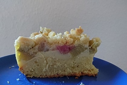 Rhabarberkuchen mit Vanillecreme und Streusel 50