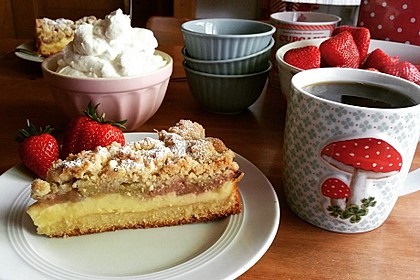 Rhabarberkuchen mit Vanillecreme und Streusel 1