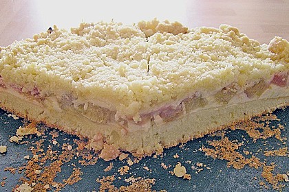 Rhabarberkuchen mit Vanillecreme und Streusel 180