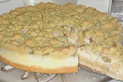Rhabarberkuchen mit Vanillecreme und Streusel 96