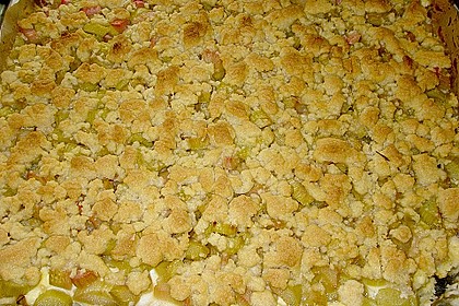 Rhabarberkuchen mit Vanillecreme und Streusel 105