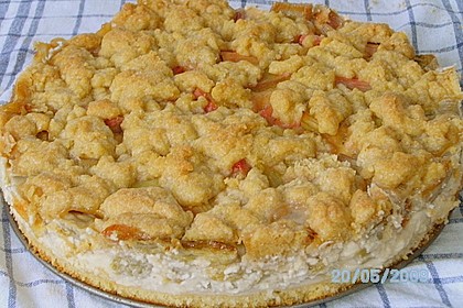 Rhabarberkuchen mit Vanillecreme und Streusel 160