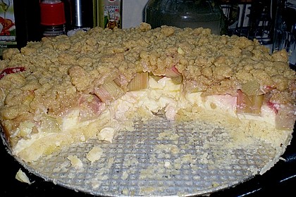 Rhabarberkuchen mit Vanillecreme und Streusel 175