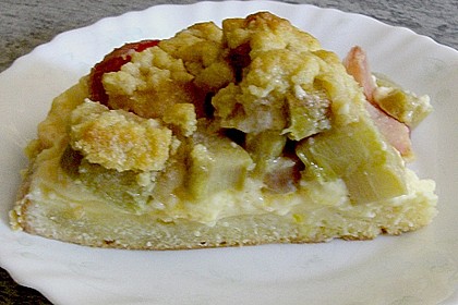 Rhabarberkuchen mit Vanillecreme und Streusel 211