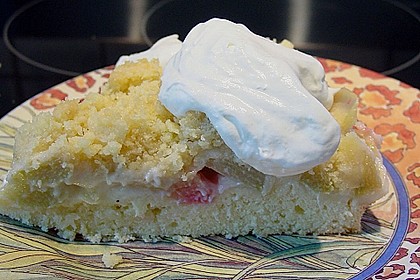 Rhabarberkuchen mit Vanillecreme und Streusel 68
