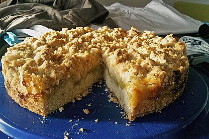 Rhabarberkuchen mit Vanillecreme und Streusel 106