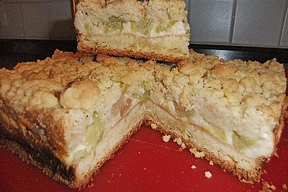 Rhabarberkuchen mit Vanillecreme und Streusel 134
