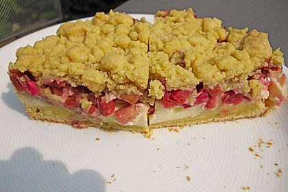 Rhabarberkuchen mit Vanillecreme und Streusel 90