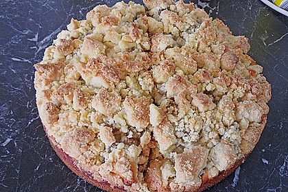 Rhabarberkuchen mit Vanillecreme und Streusel 181