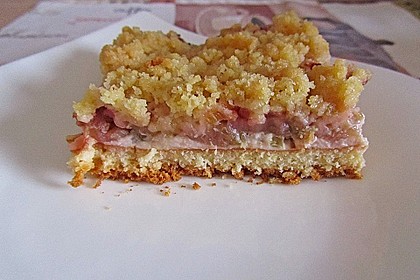 Rhabarberkuchen mit Vanillecreme und Streusel 75