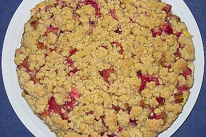 Rhabarberkuchen mit Vanillecreme und Streusel 70