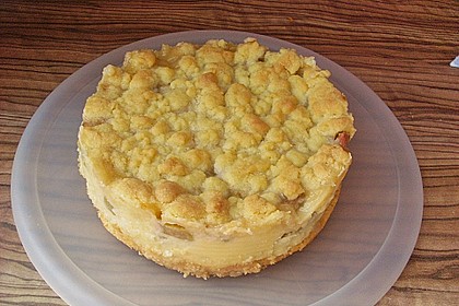 Rhabarberkuchen mit Vanillecreme und Streusel 110