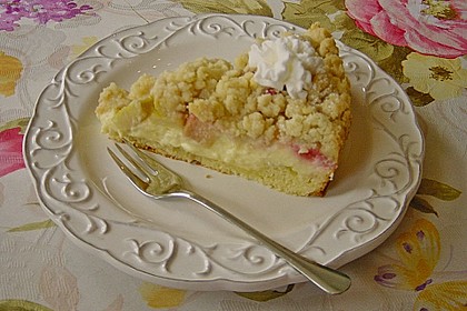 Rhabarberkuchen mit Vanillecreme und Streusel 102