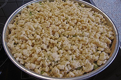 Rhabarberkuchen mit Vanillecreme und Streusel 85