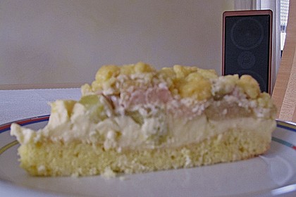 Rhabarberkuchen mit Vanillecreme und Streusel 190