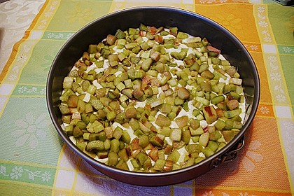 Rhabarberkuchen mit Vanillecreme und Streusel 150