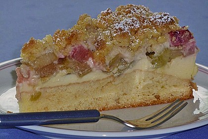 Rhabarberkuchen mit Vanillecreme und Streusel