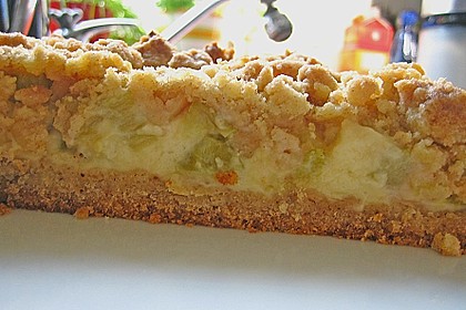 Rhabarberkuchen mit Vanillecreme und Streusel 77