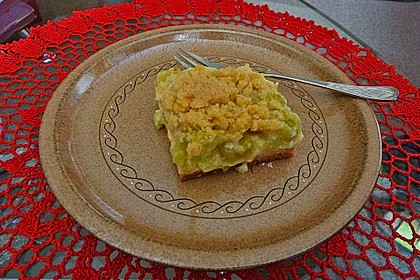Rhabarberkuchen mit Vanillecreme und Streusel 207