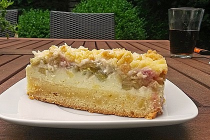Rhabarberkuchen mit Vanillecreme und Streusel 76