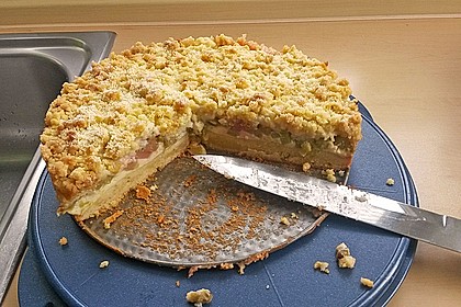 Rhabarberkuchen mit Vanillecreme und Streusel 209