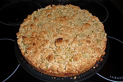 Rhabarberkuchen mit Vanillecreme und Streusel 165