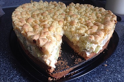 Rhabarberkuchen mit Vanillecreme und Streusel 135