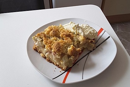 Rhabarberkuchen mit Vanillecreme und Streusel 38