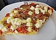Vegetarische Nudelpizza mit Feta