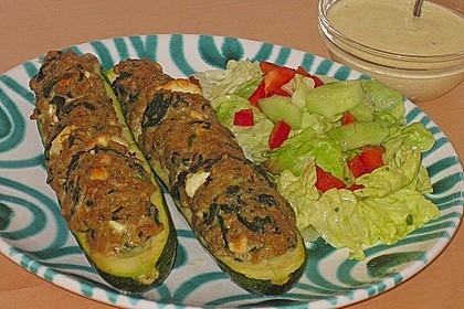 Zucchini mit Hackfleisch-Spinat-Feta F&uuml;llung