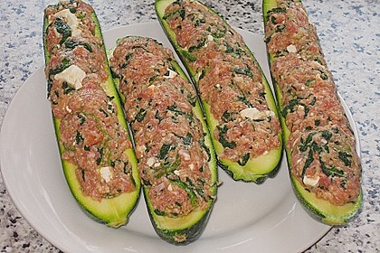 Zucchini mit Hackfleisch-Spinat-Feta F&uuml;llung 1