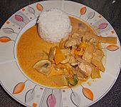 Scharfes Curryh&auml;hnchen  aus dem Wok mit Reis (Bild)