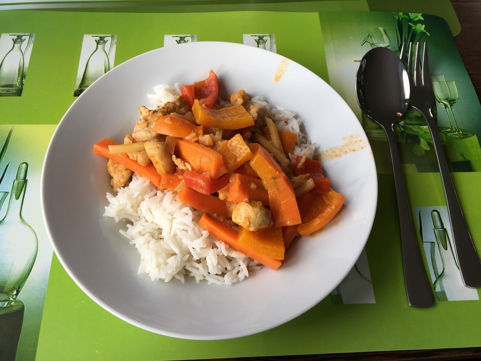 Scharfes Curryhähnchen aus dem Wok mit Reis (Rezept mit Bild) | Chefkoch.de