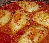Mit Hackfleisch und Garnelen gef&uuml;llte Tintenfischtuben in pikanter Tomatensauce (Bild)