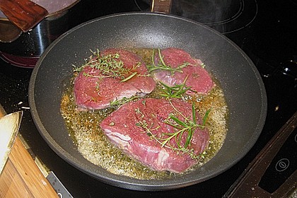 Filetsteak mit einer Zwiebel-Rotwein So&szlig;e