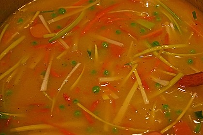 Kartoffelcremesuppe mit Gem&uuml;seeinlage und W&uuml;rstchenscheiben 1