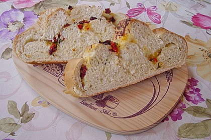 Tomaten-Knoblauch Basilikumbrot 12