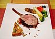 Kalbskarree in der Salzkruste mit Oliven-Rotwein Sauce an jungem Gem&uuml;se
